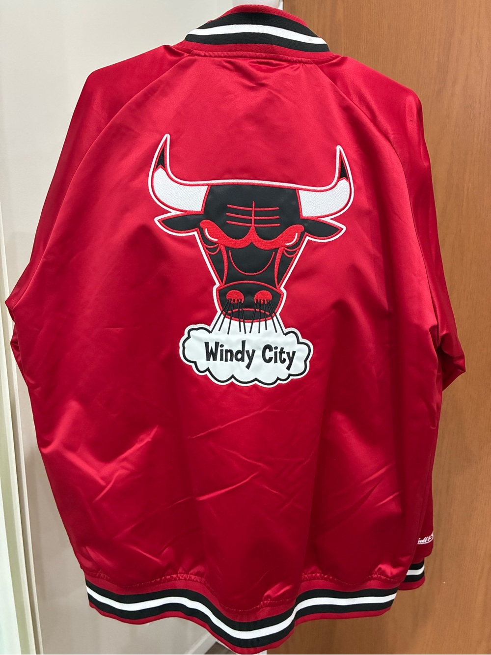 Chicago Red Satin Script Jacket - Picture 4 of 5